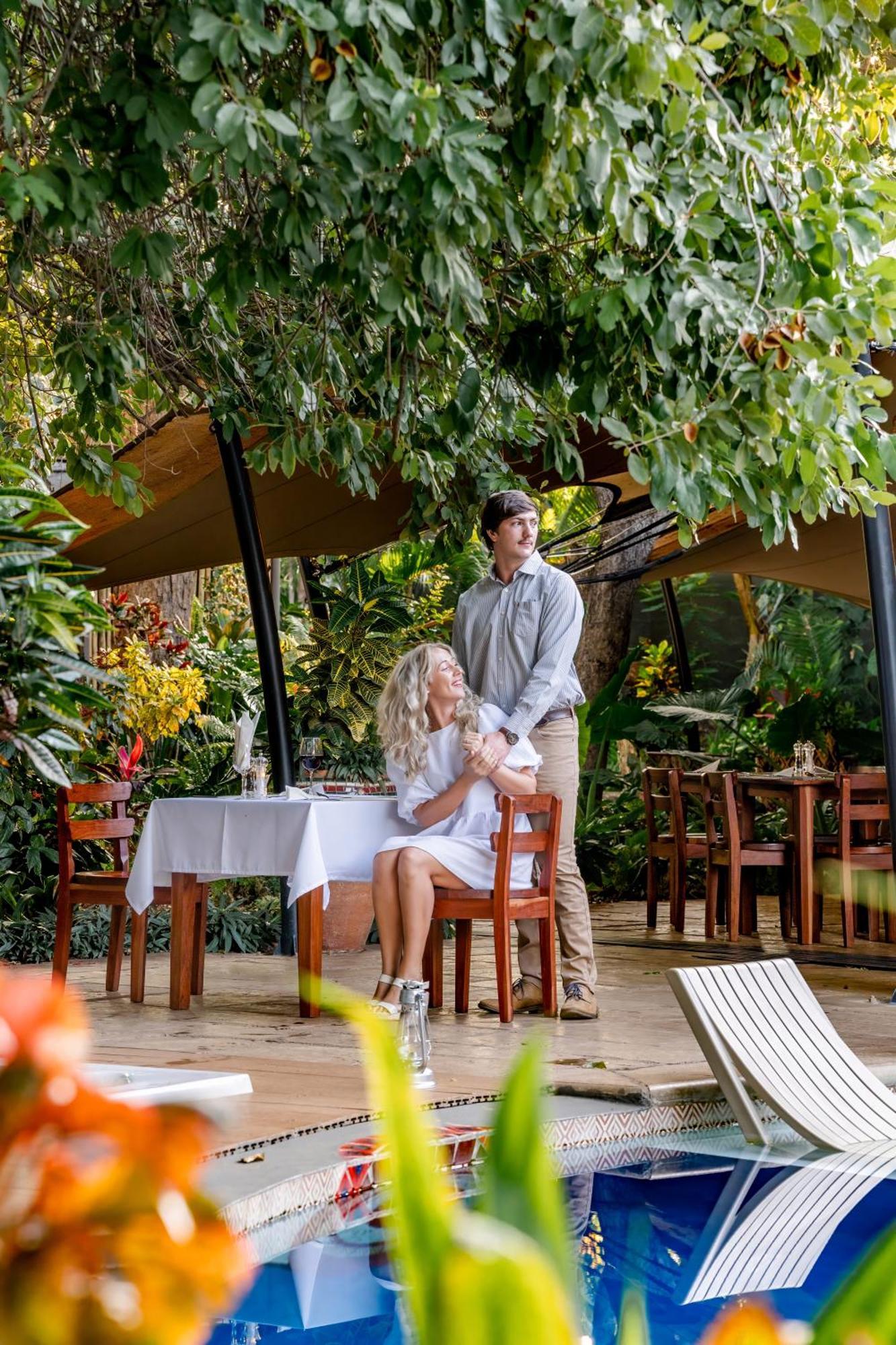 Shongwe Oasis Hotel วิกตอเรียฟอลส์ ภายนอก รูปภาพ