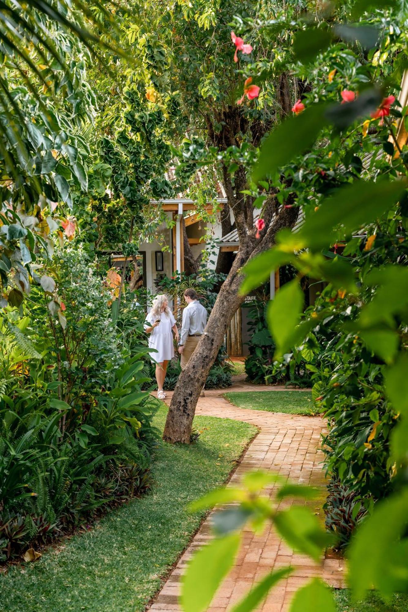 Shongwe Oasis Hotel วิกตอเรียฟอลส์ ภายนอก รูปภาพ