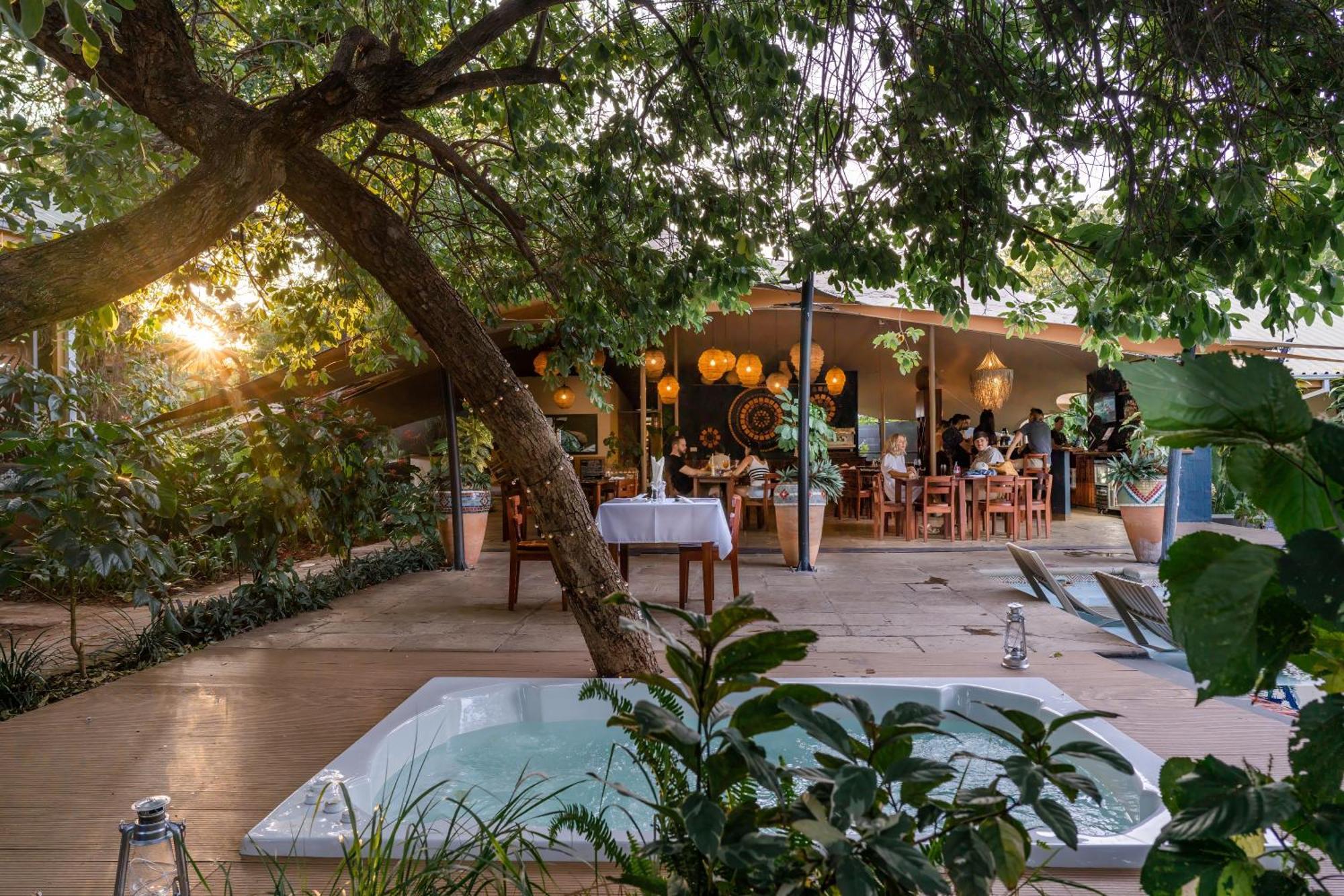 Shongwe Oasis Hotel วิกตอเรียฟอลส์ ภายนอก รูปภาพ