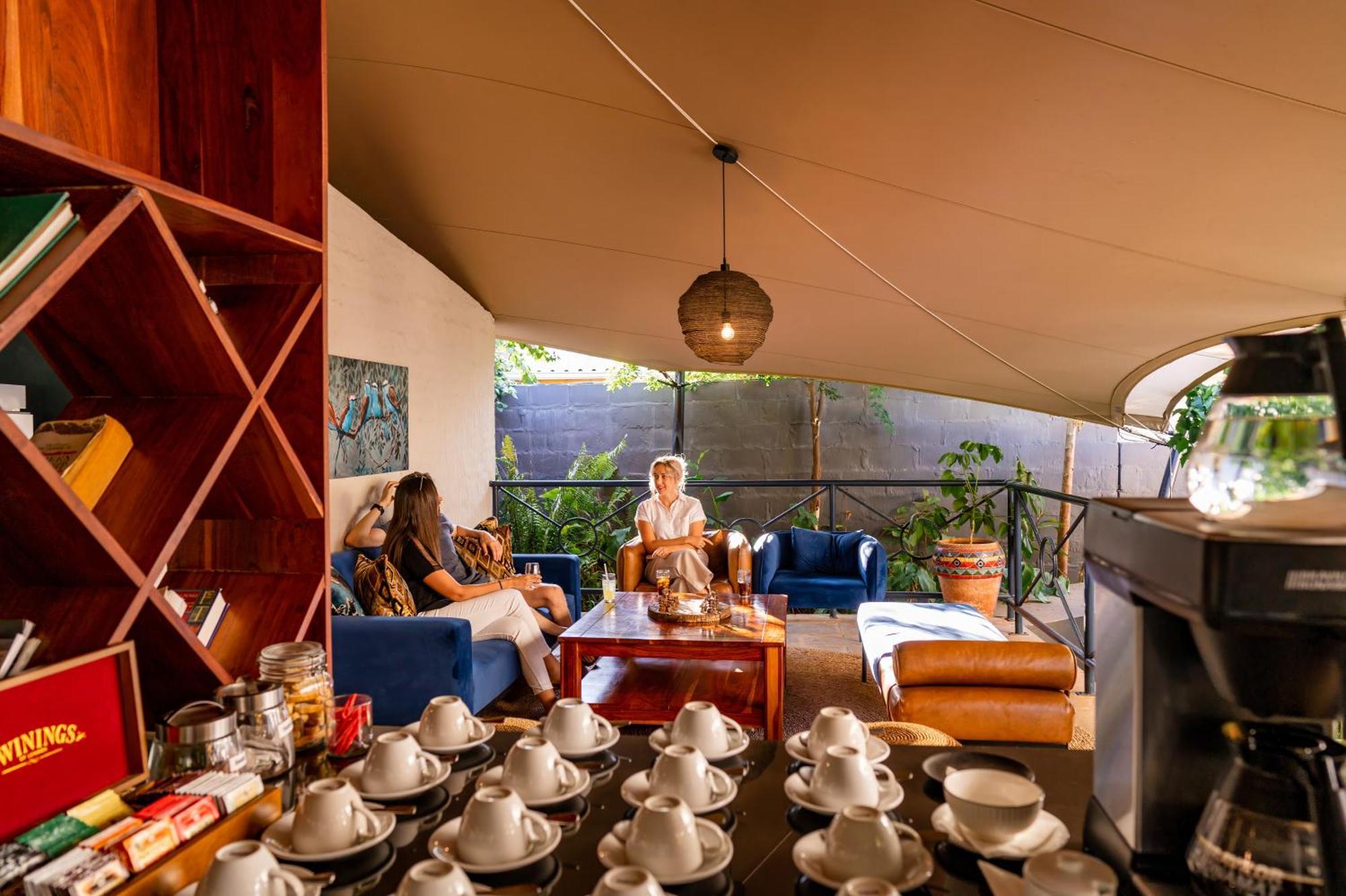 Shongwe Oasis Hotel วิกตอเรียฟอลส์ ภายนอก รูปภาพ