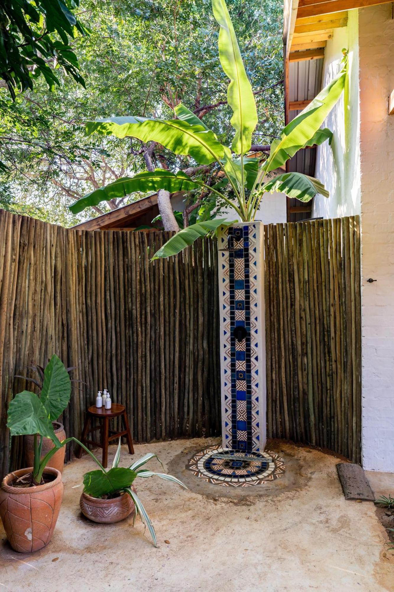 Shongwe Oasis Hotel วิกตอเรียฟอลส์ ภายนอก รูปภาพ