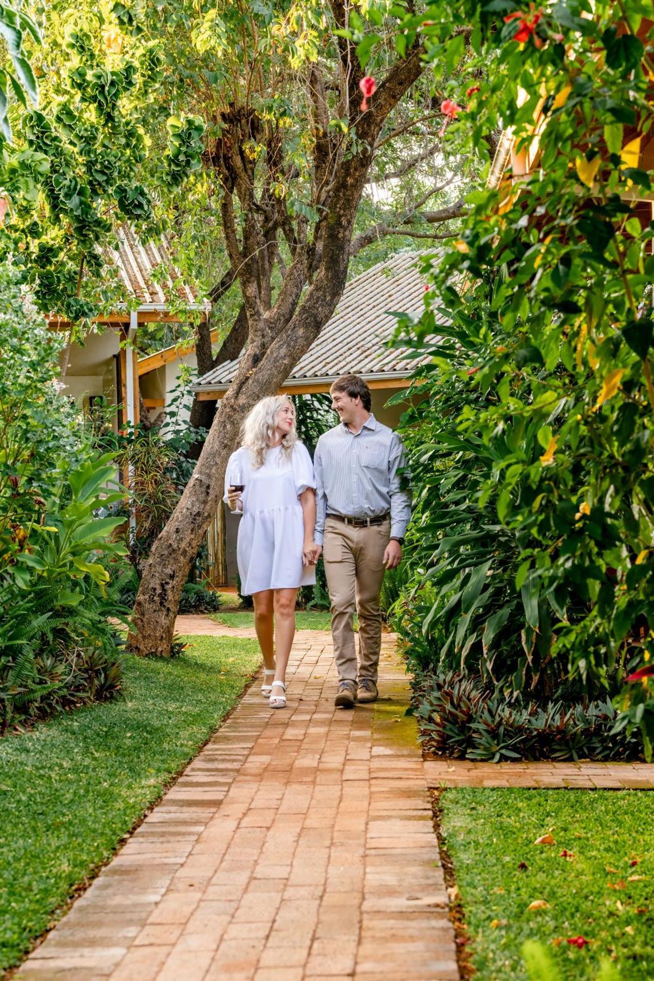 Shongwe Oasis Hotel วิกตอเรียฟอลส์ ภายนอก รูปภาพ
